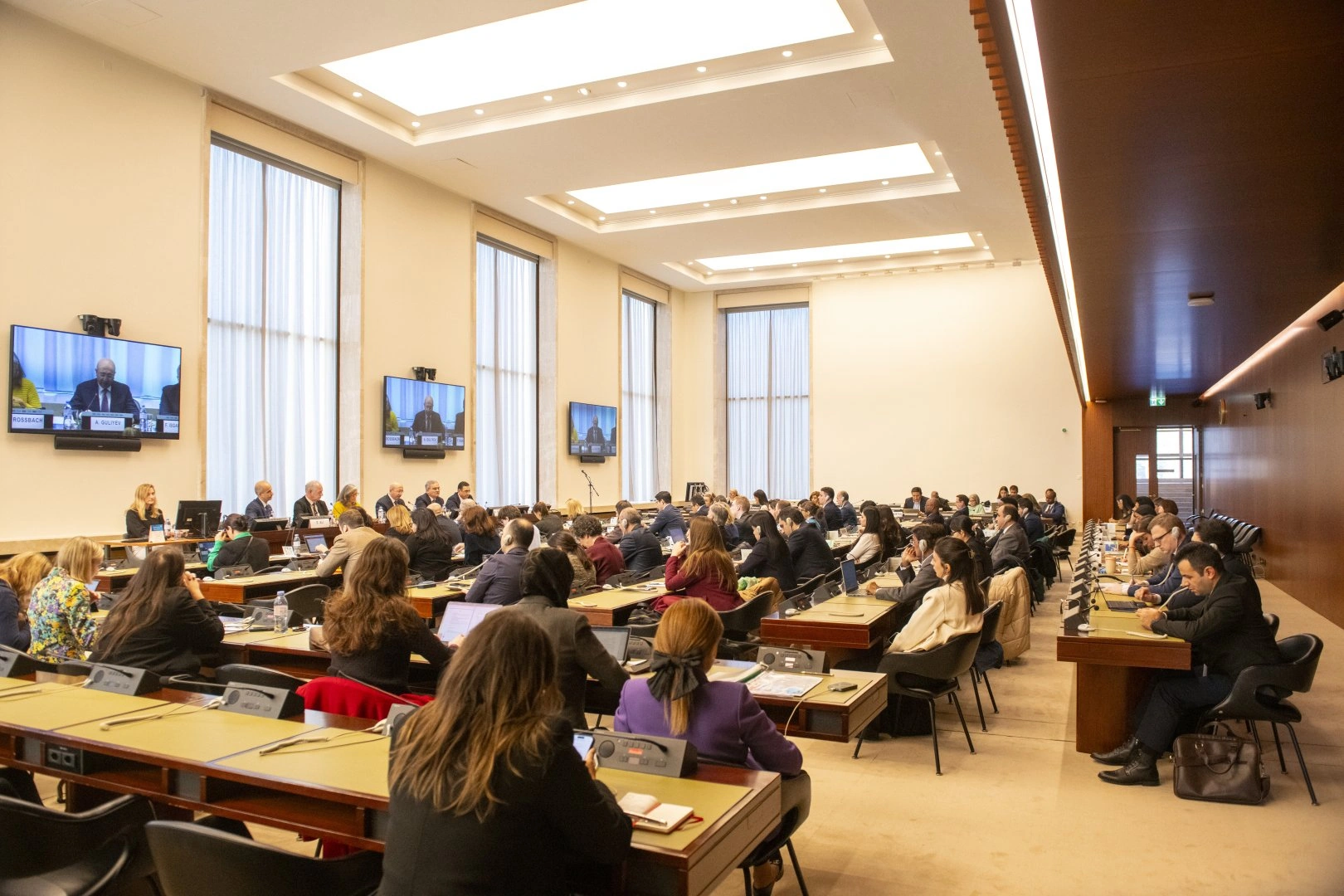 Azerbaijan, UN-Habitat sign major agreement on WUF13 arrangements (PHOTO)