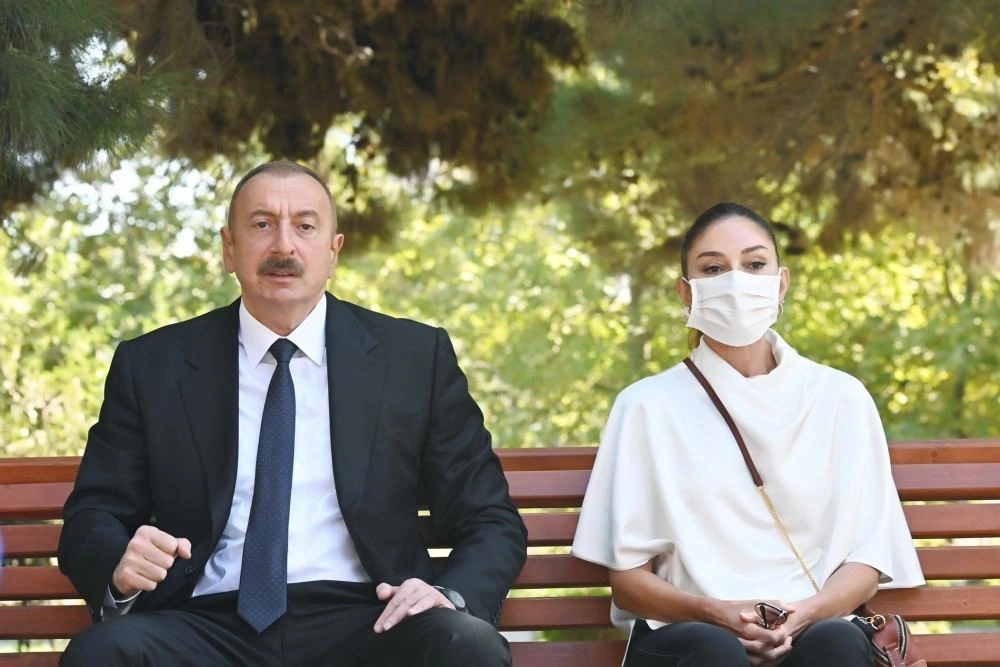 Chronicles of Victory (September 30, 2020): President Ilham Aliyev, First Vice President Mehriban Aliyeva meet with wounded servicemen undergoing treatment at Central Military Clinical Hospital of Defense Ministry (PHOTO/VIDEO)