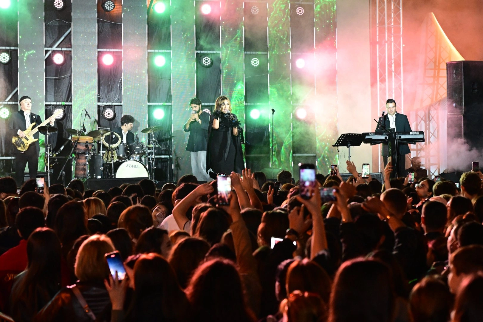 Pop stars take stage at Baku Olive Festival (PHOTO)
