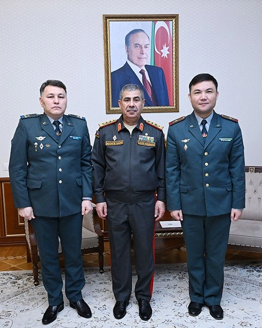 Azerbaijani defense minister receives Kazakhstan’s new military attaché