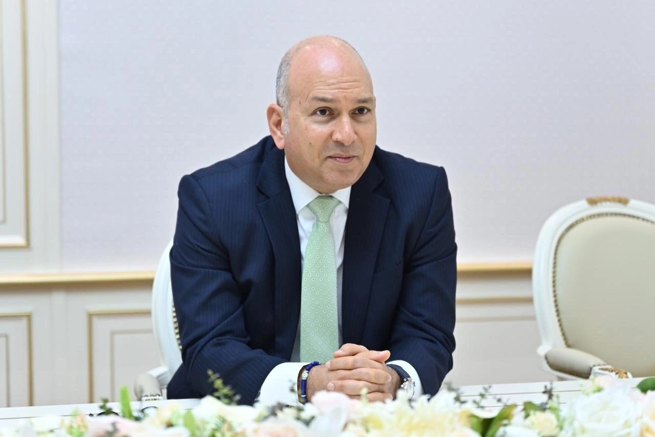 Azerbaijani parliament speaker meets with Egyptian ambassador (PHOTO)
