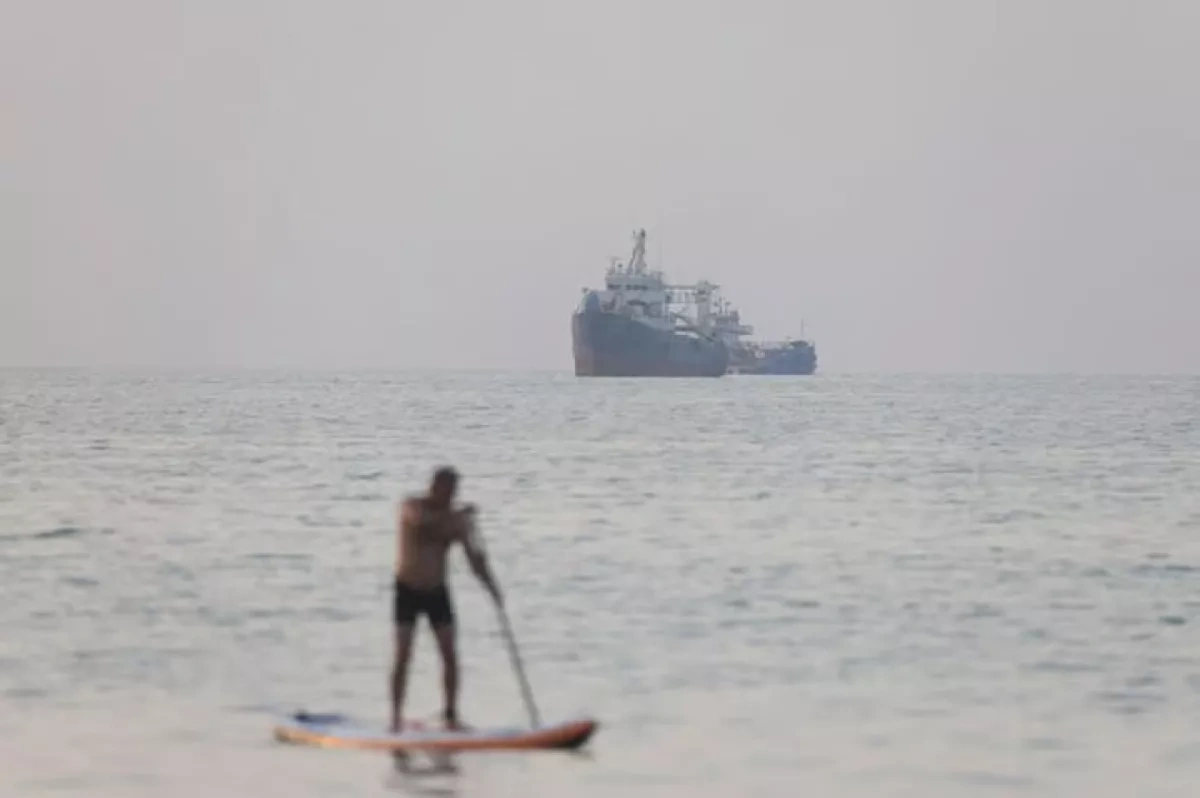 Tehran defends Strait of Hormuz authority as shipping tensions persist