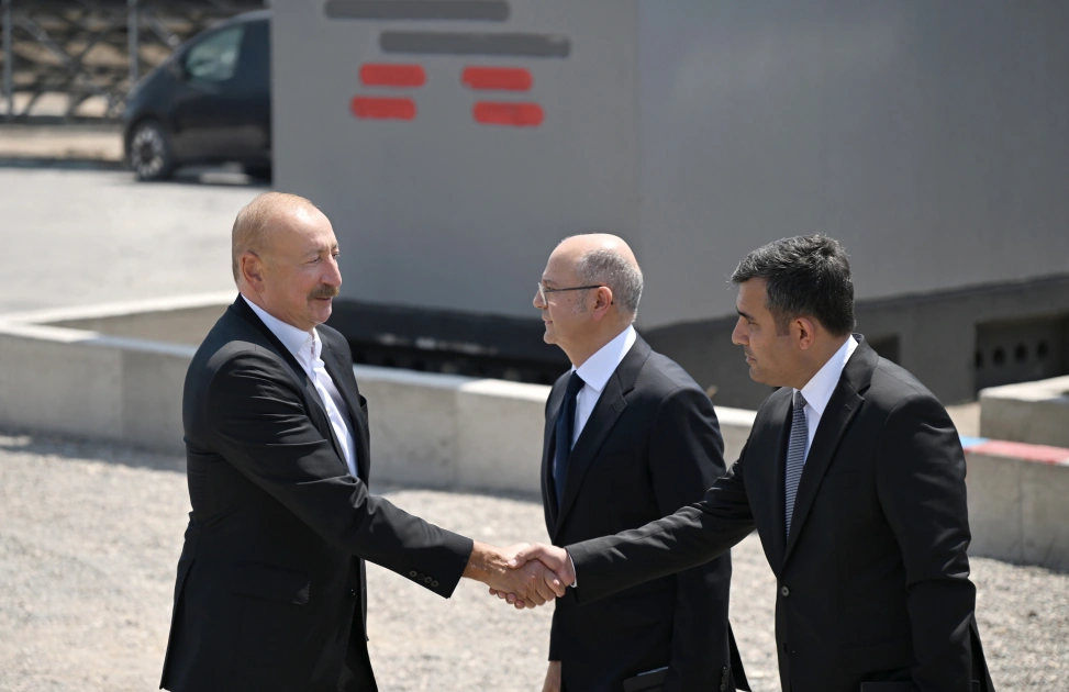 President Ilham Aliyev, First Lady Mehriban Aliyeva inspect construction progress of “Shams 1” and “Garbi Ufug” solar power plants in Nakhchivan (PHOTO/VIDEO)
