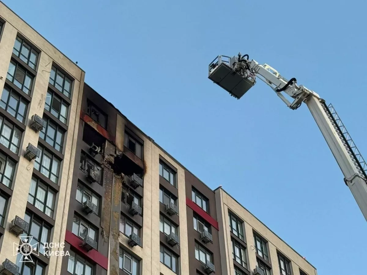 Russian attack sets Kyiv neighborhoods ablaze, killing 4, wounding 58 PHOTO