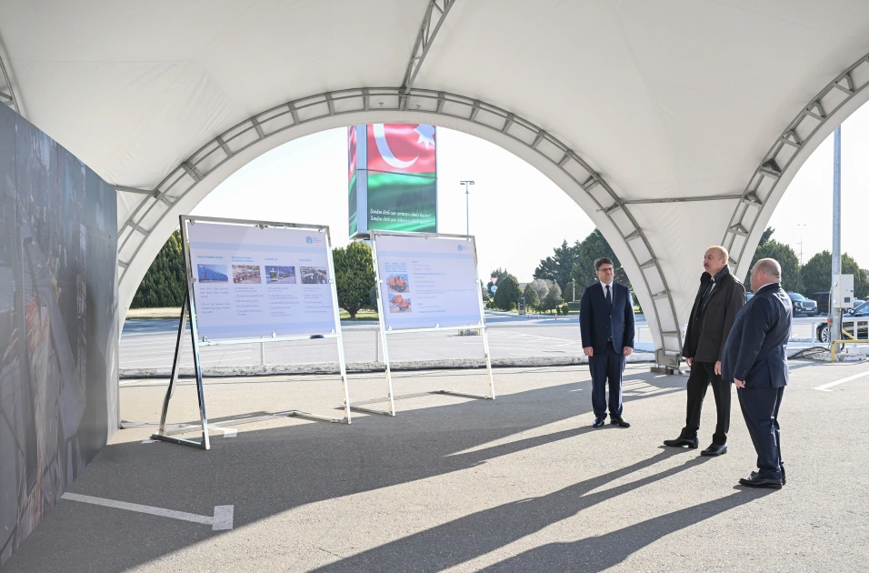 President Ilham Aliyev inspects work of vehicles transporting household waste in Baku (PHOTO)