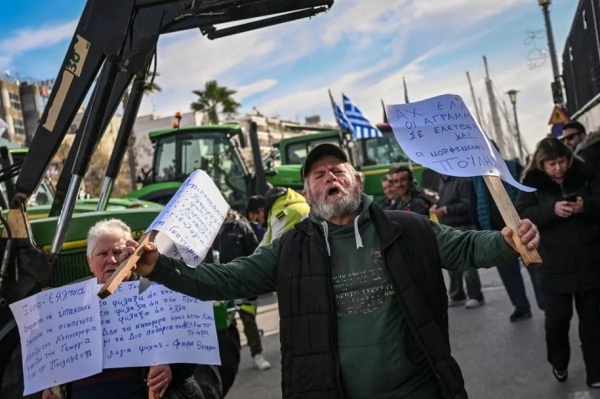 Greece faces widening farm protests over delayed aid payments