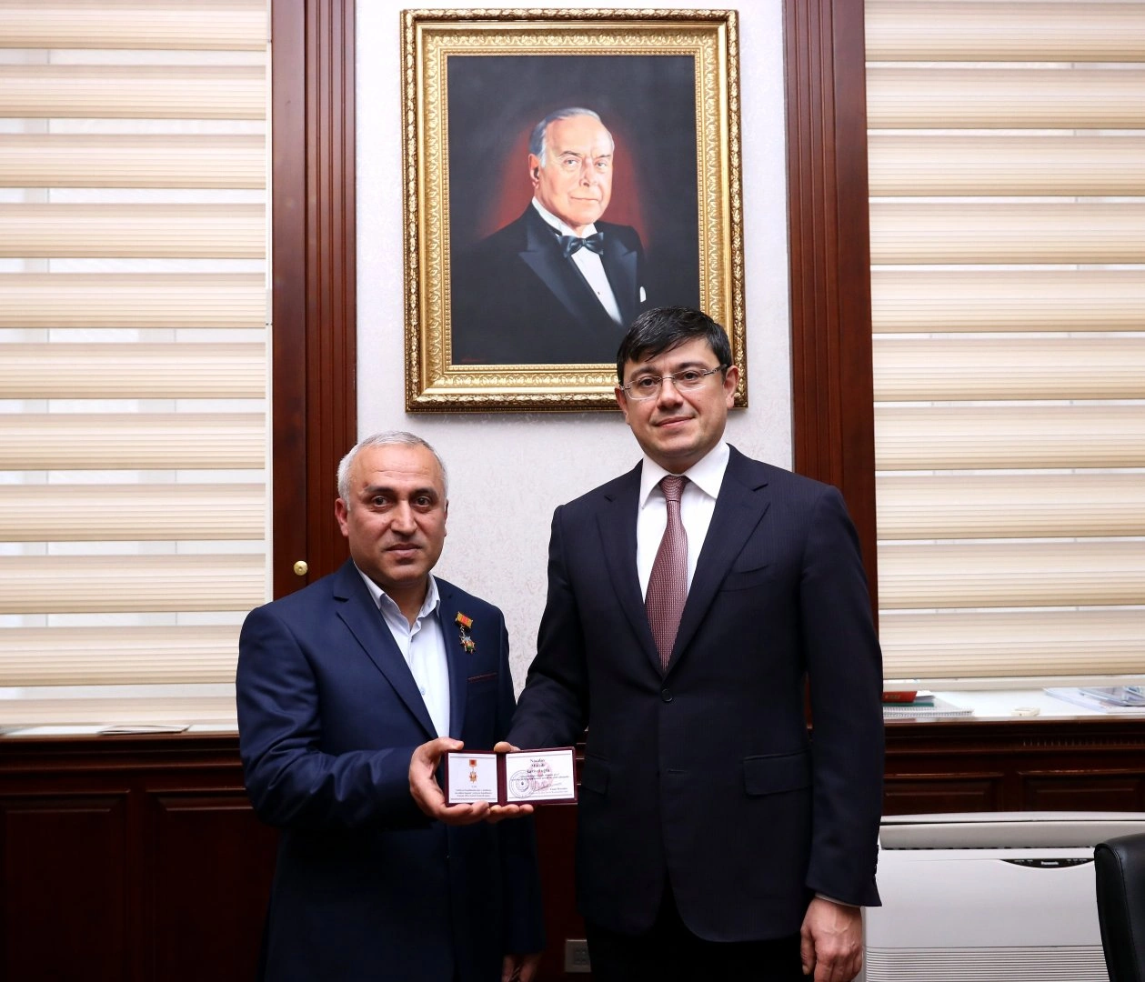 Azerbaijani diaspora leader in Ukraine receives award for service