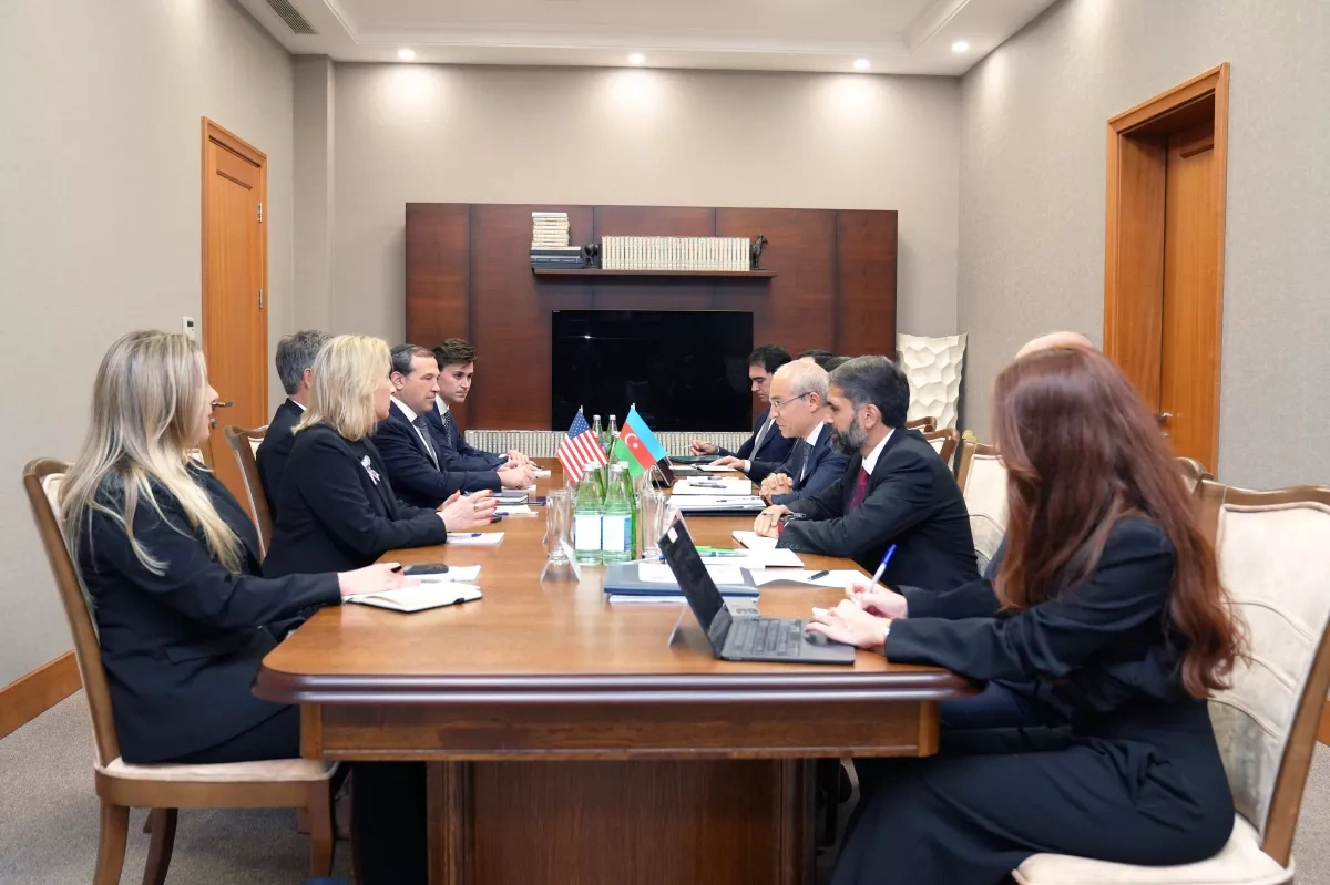 Azerbaijani economy minister, US senator discuss economic cooperation
