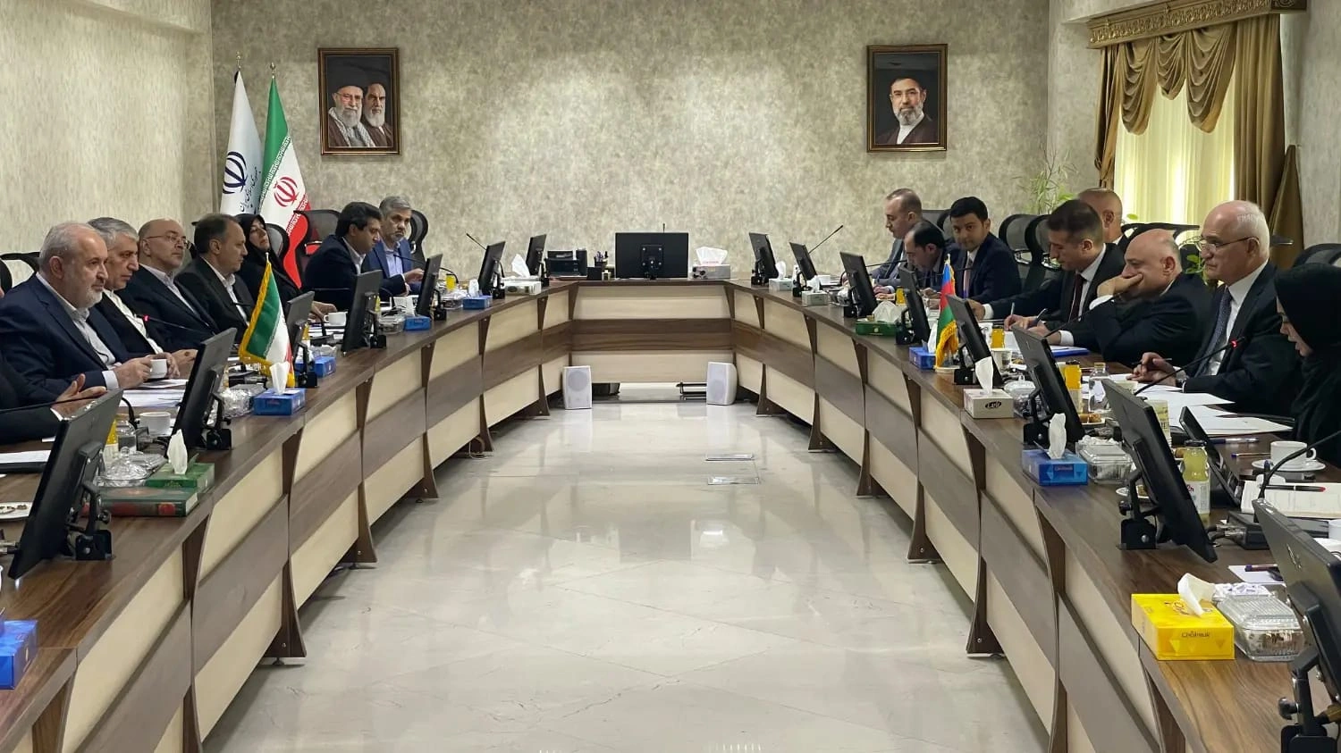 Azerbaijan and Iran discuss progress of joint projects (PHOTO)