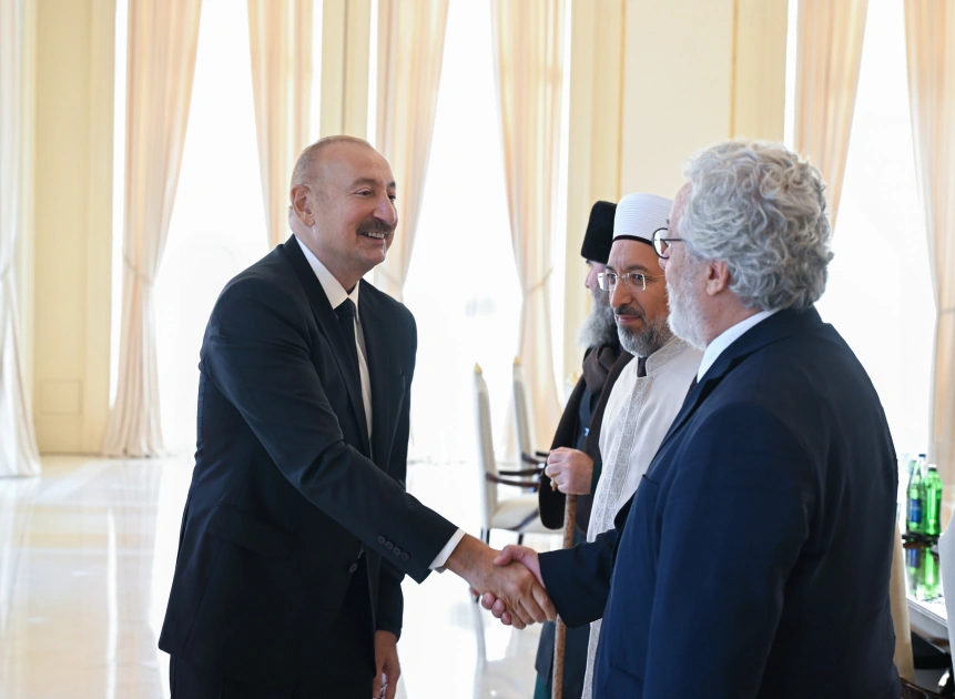 President Ilham Aliyev's sincere dialogue with participants of international conferences held in Baku (PHOTO)