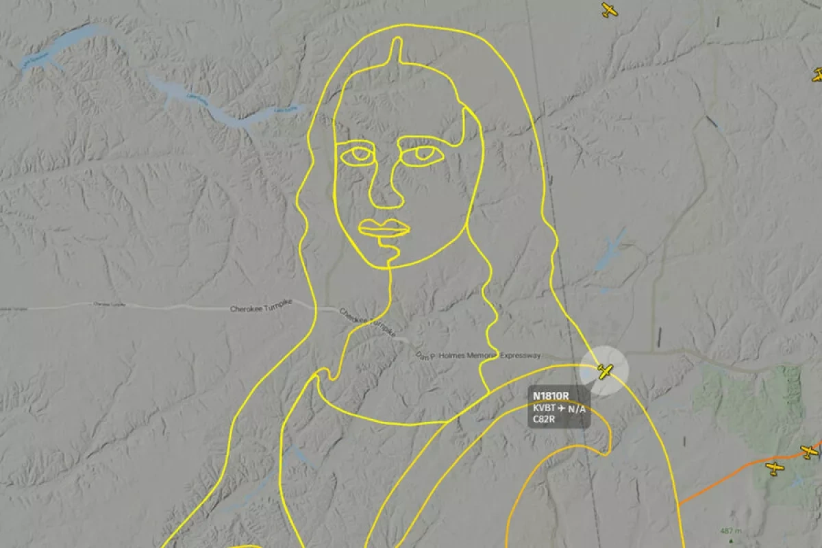Pilot draws Mona Lisa in sky over US using flight path