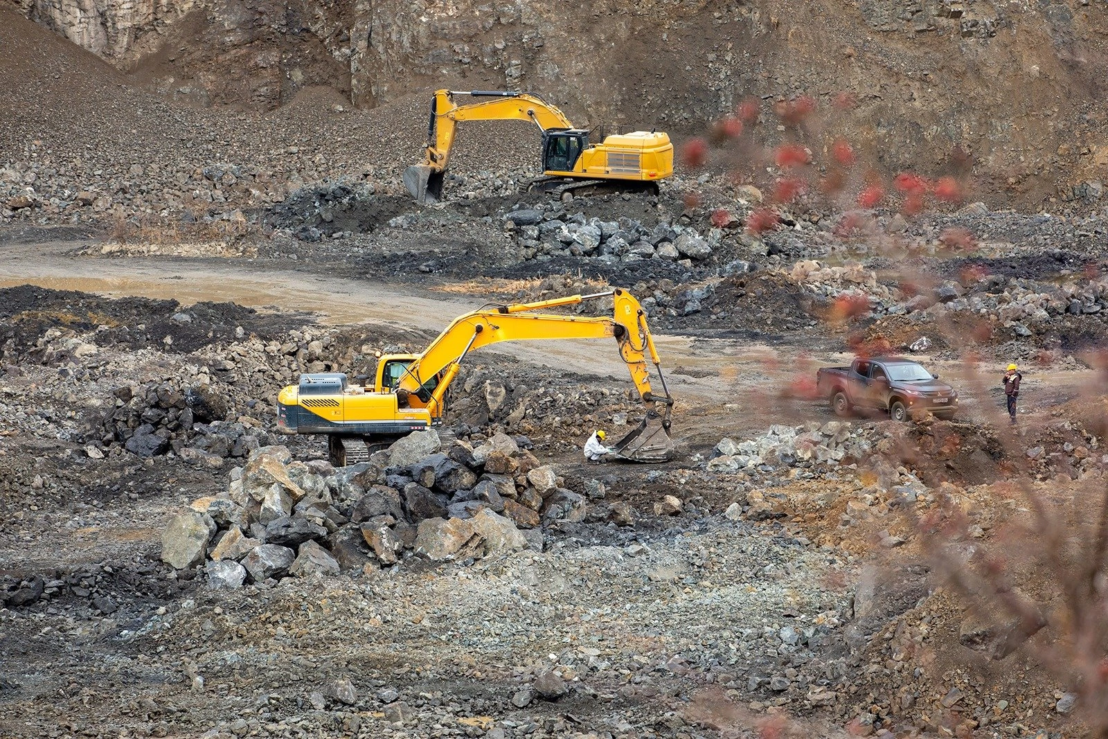 Azerbaijan puts two mineral deposits into operation after auction