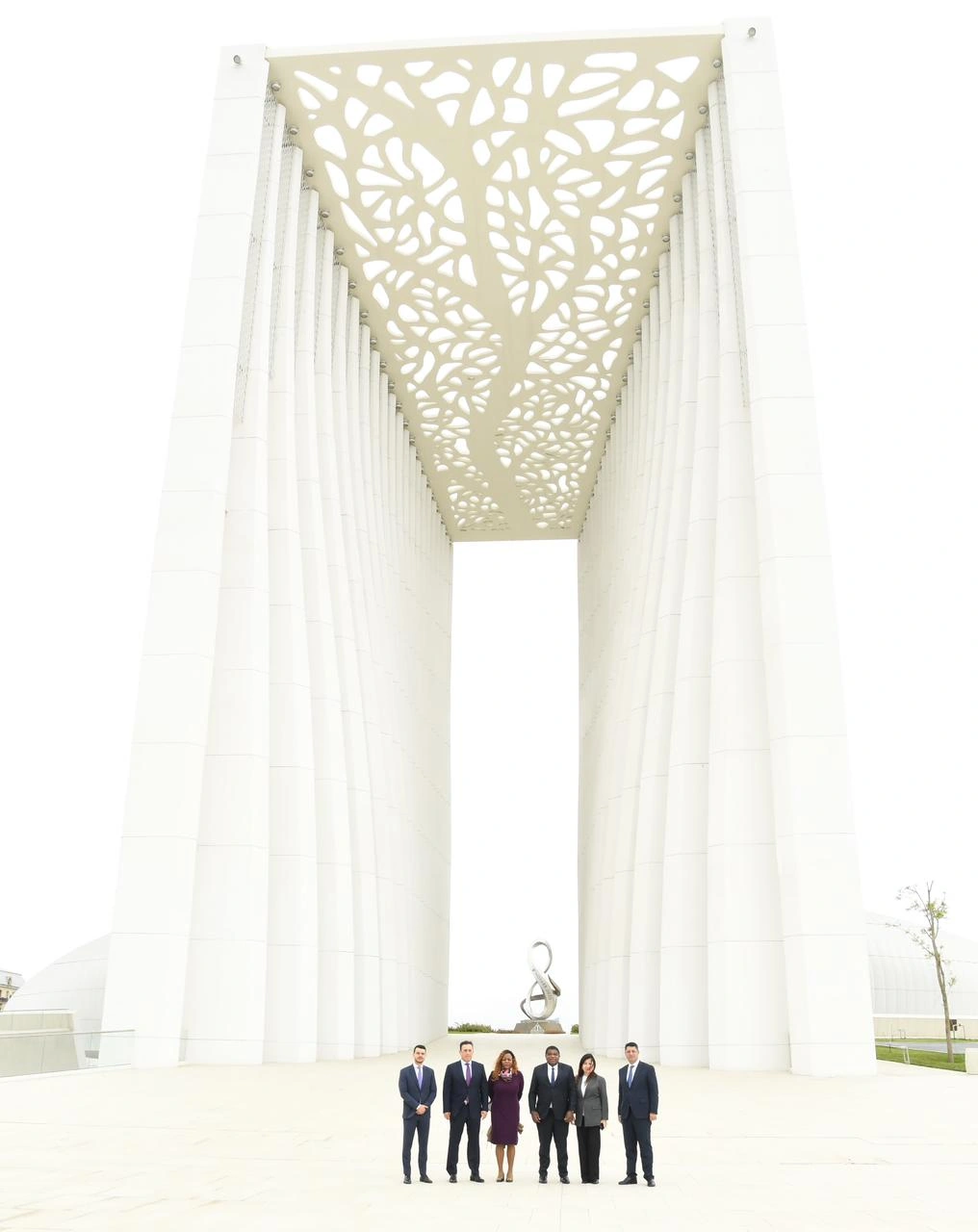 IPU Secretary General pays visit to Alley of Honors and Victory Park (PHOTO)
