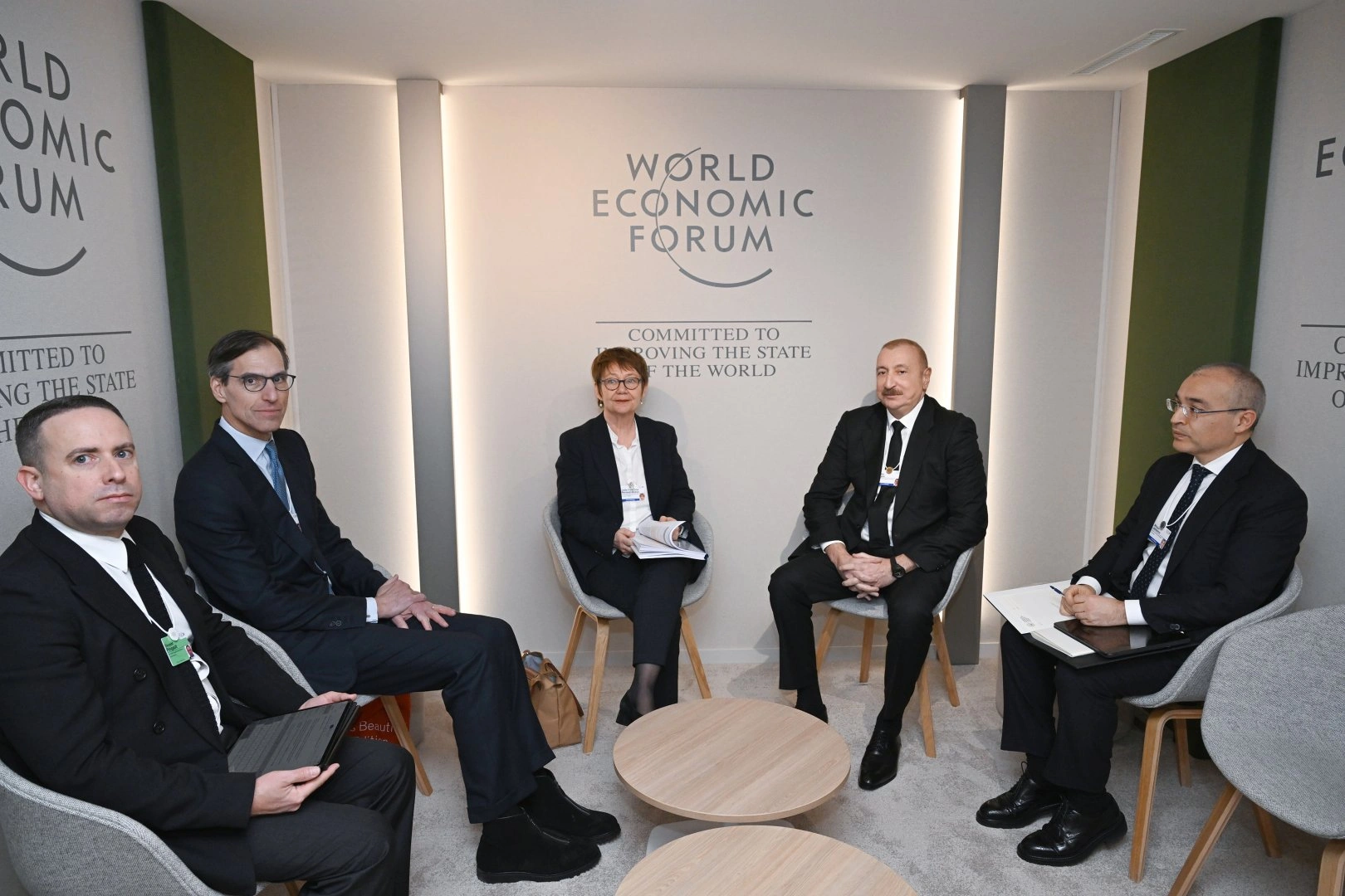 President Ilham Aliyev meets with President of European Bank for Reconstruction and Development in Davos (PHOTO)