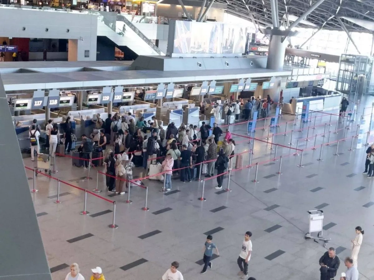 Passengers stranded at Moscow airport amid flight delays PHOTO