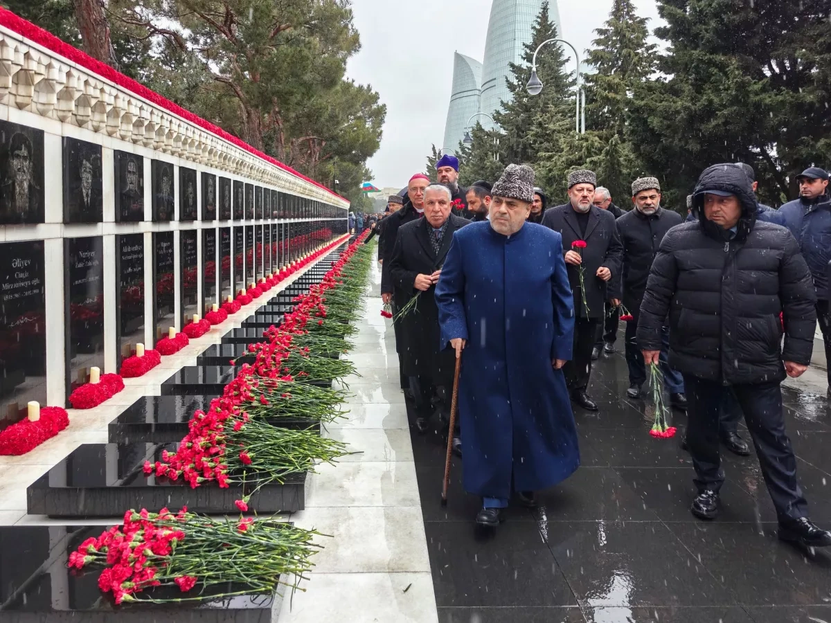 Orthodox clergy lay flowers at Alley of Martyrs for January 20 victims