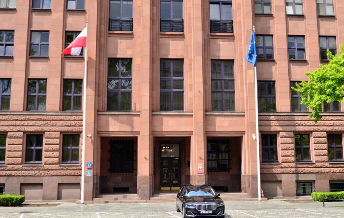 Poland summons Belarus envoy over cigarette-smuggling balloons PHOTO