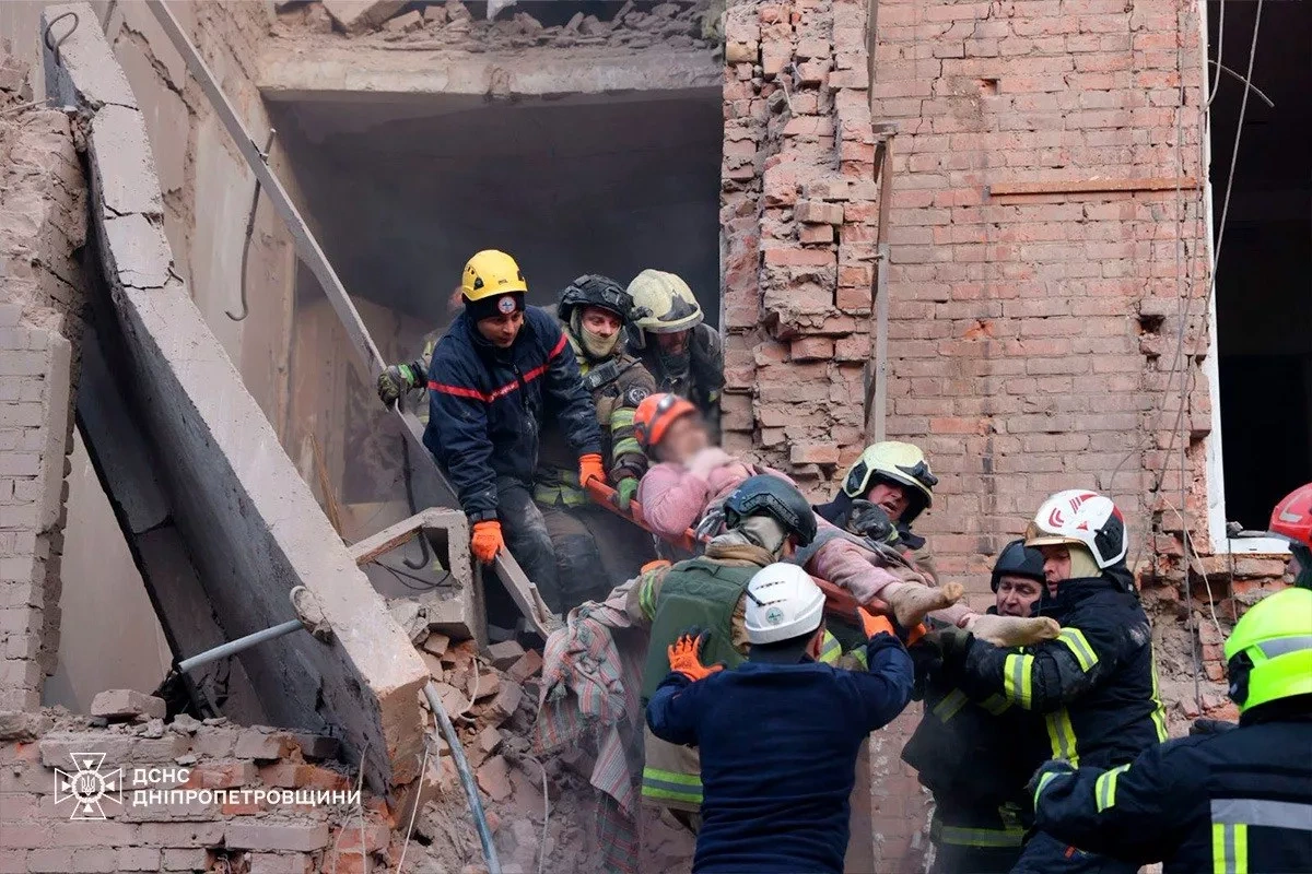 Night attack injures 18 in Ukraine's Dnipro, damages homes updated / photo / video