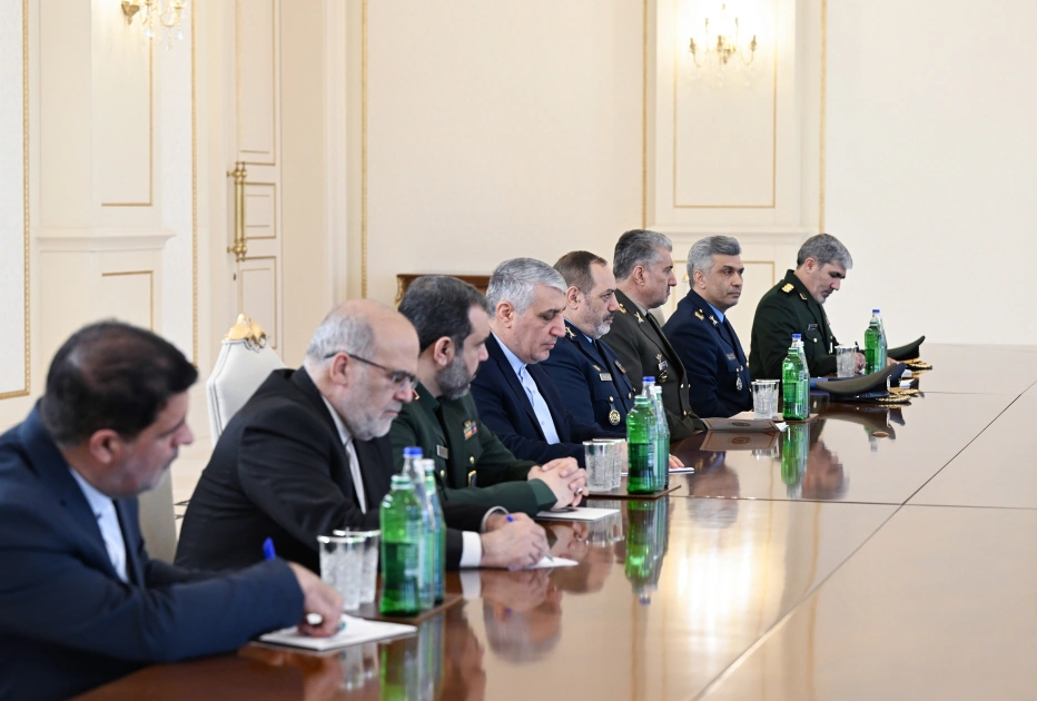 President Ilham Aliyev receives Iranian delegation led by Minister of Defence and Armed Forces Logistics (PHOTO)