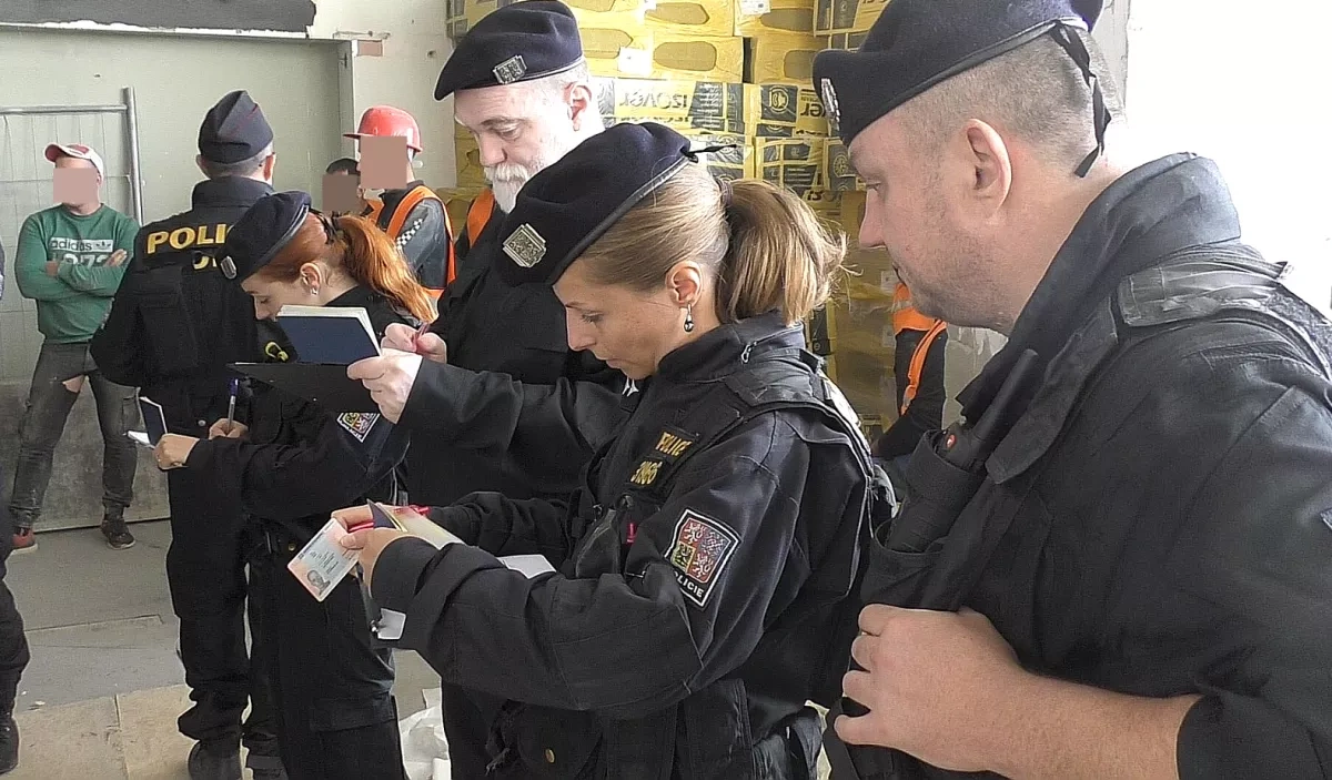 Czech government plans automatic deportation of foreign convicts