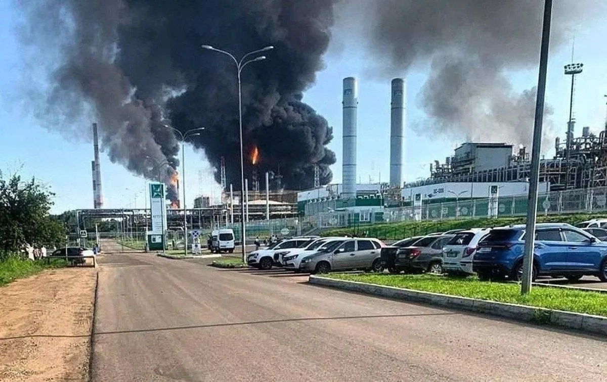 Reuters: Russia's Syzran, Saratov oil refineries halt operations