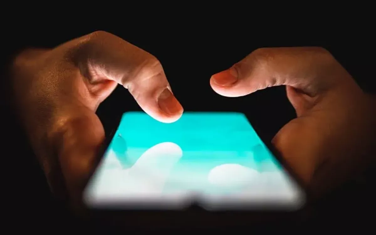 America faces "sextinction" as social media, screens alter intimacy