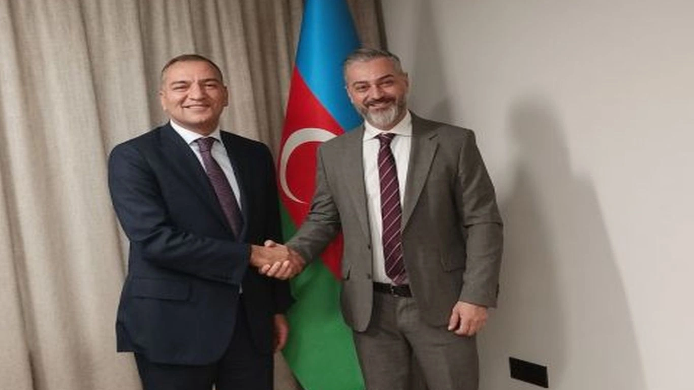 Azerbaijan, Albania discuss expanding tourism cooperation (PHOTO)