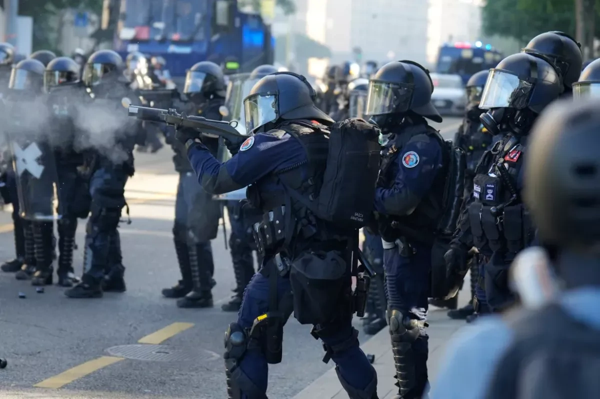 Geneva protest turns violent as police use tear gas ahead of G7 PHOTO