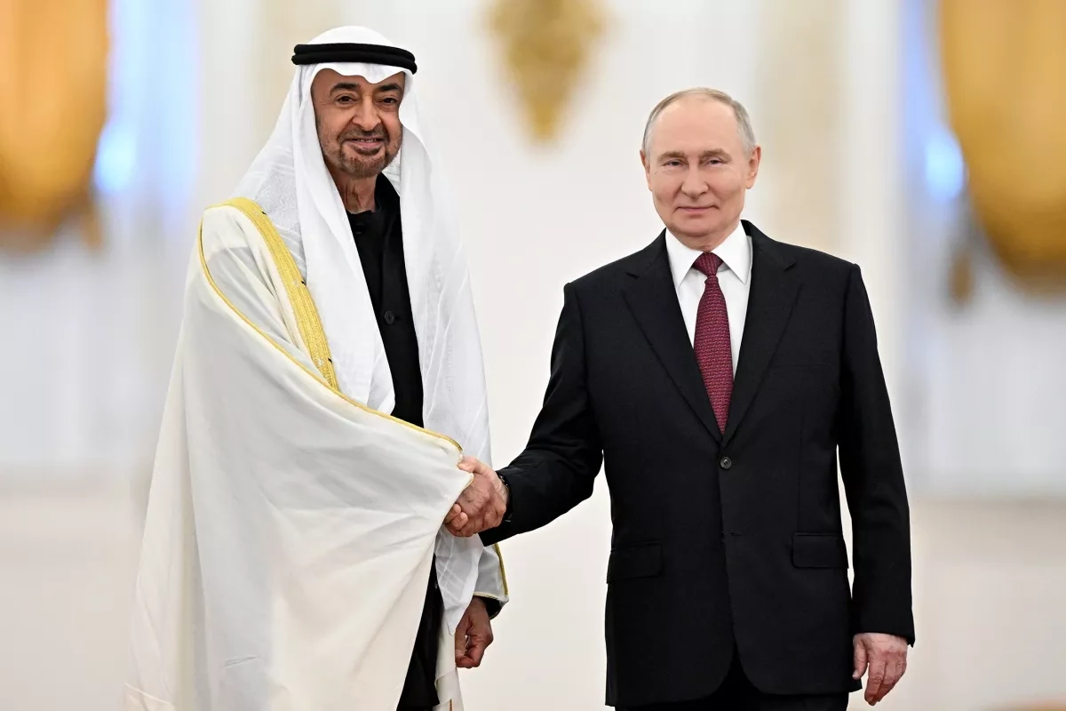 Russian leader welcomes UAE counterpart at Kremlin ceremony ahead of key talks video