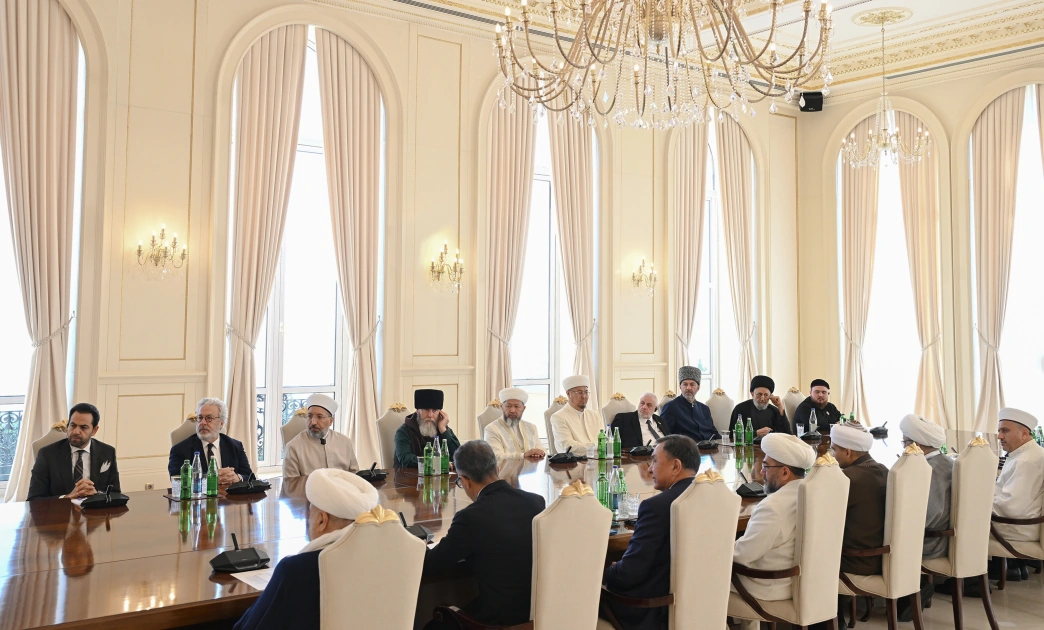 President Ilham Aliyev receives participants of international conferences held in Baku (PHOTO)