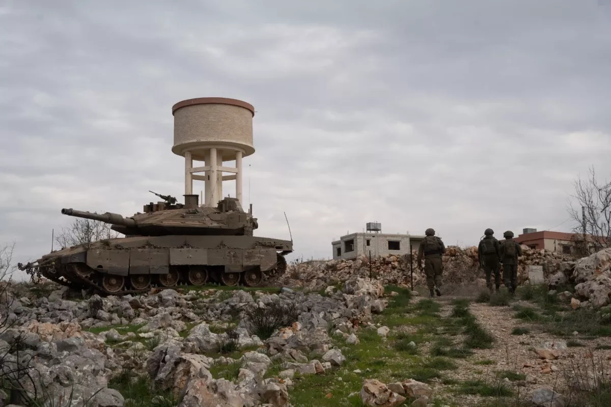 Israeli forces uncover weapons cache during tunnel op