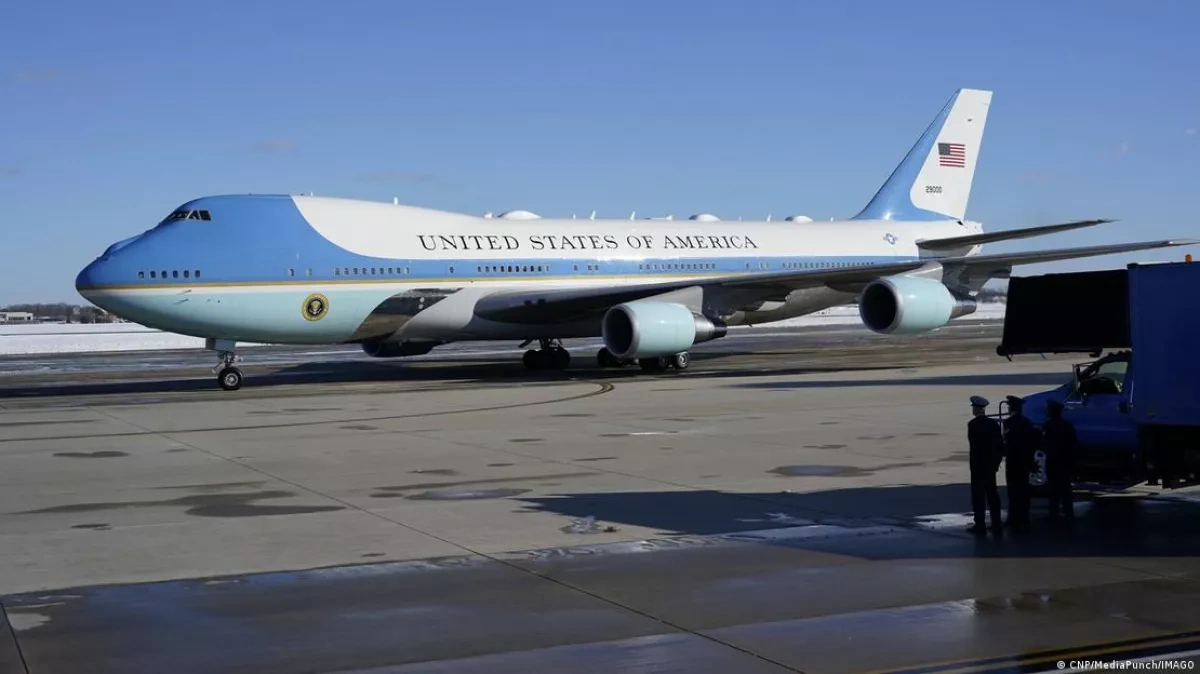 Air Force One to get new red, white and blue livery under Trump plan
