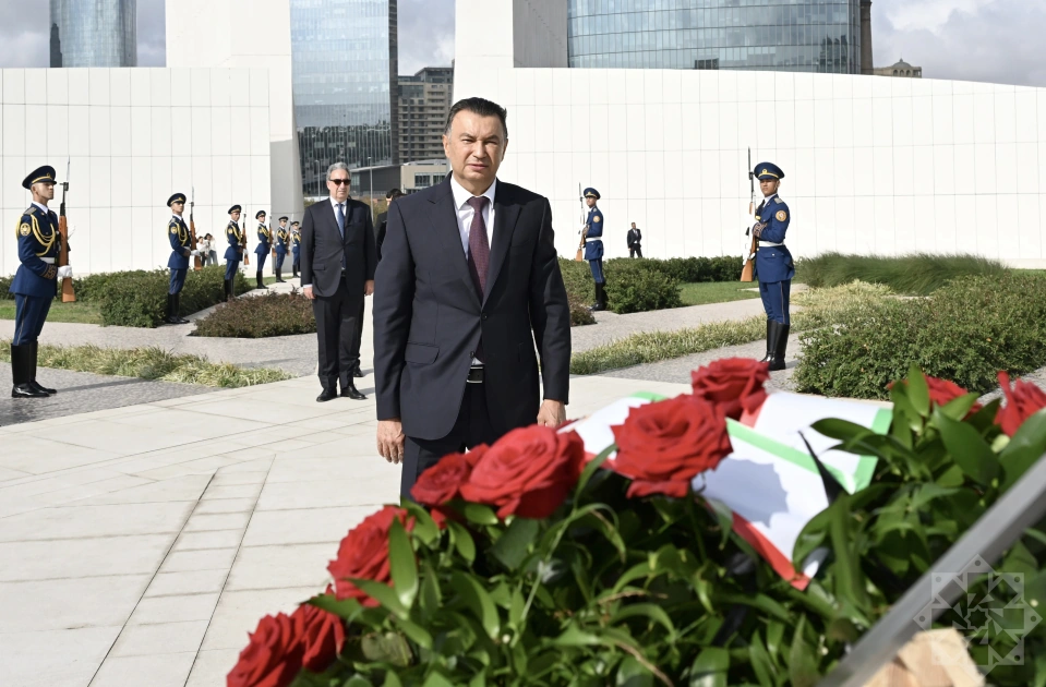 Prime Minister of Tajikistan visits Victory Park in Baku (PHOTO)