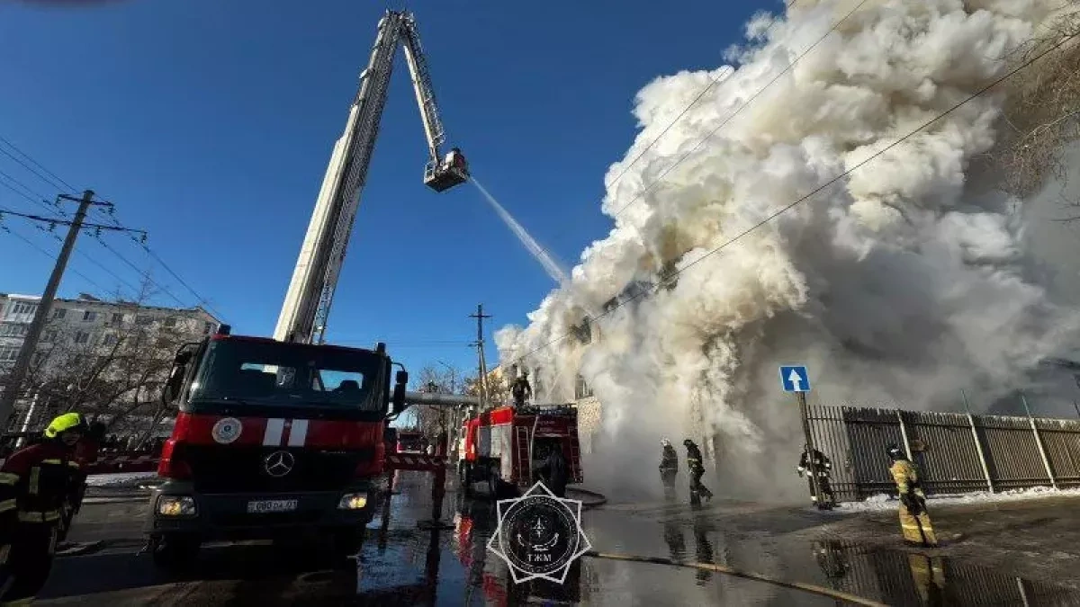 Firefighters extinguish blaze in Astana building