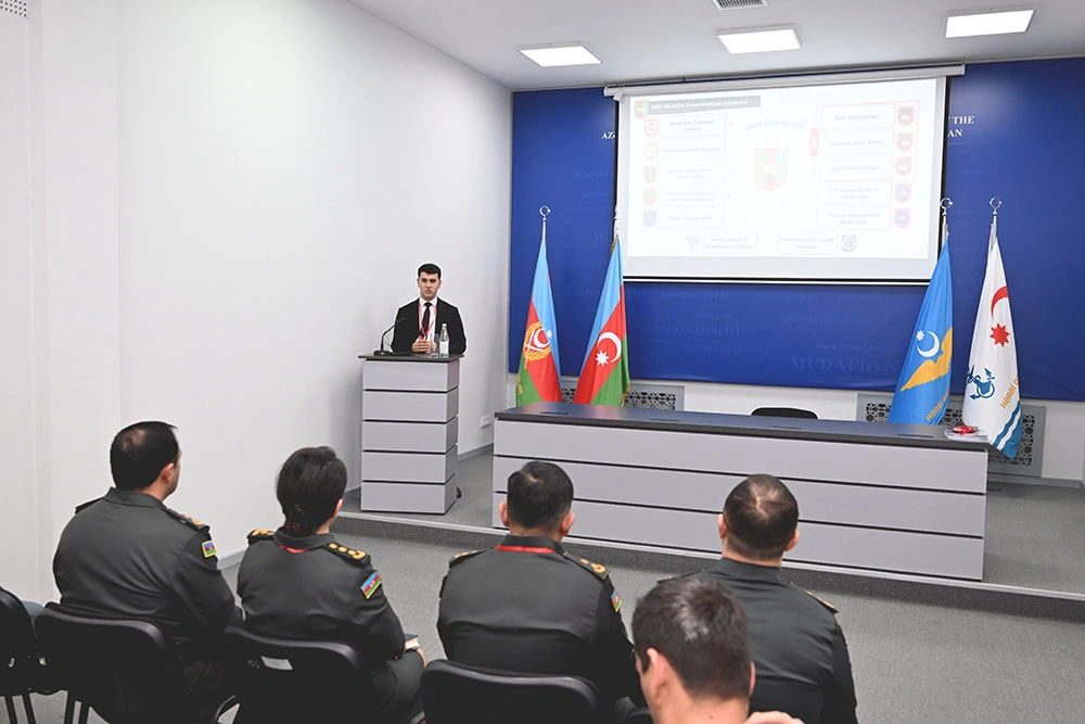 Azerbaijan's Ministry of Defense-run event updates media representatives (PHOTO)
