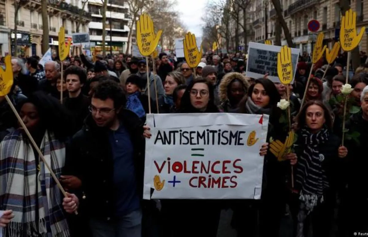 Ukraine enacts tougher penalties for anti-semitic crimes