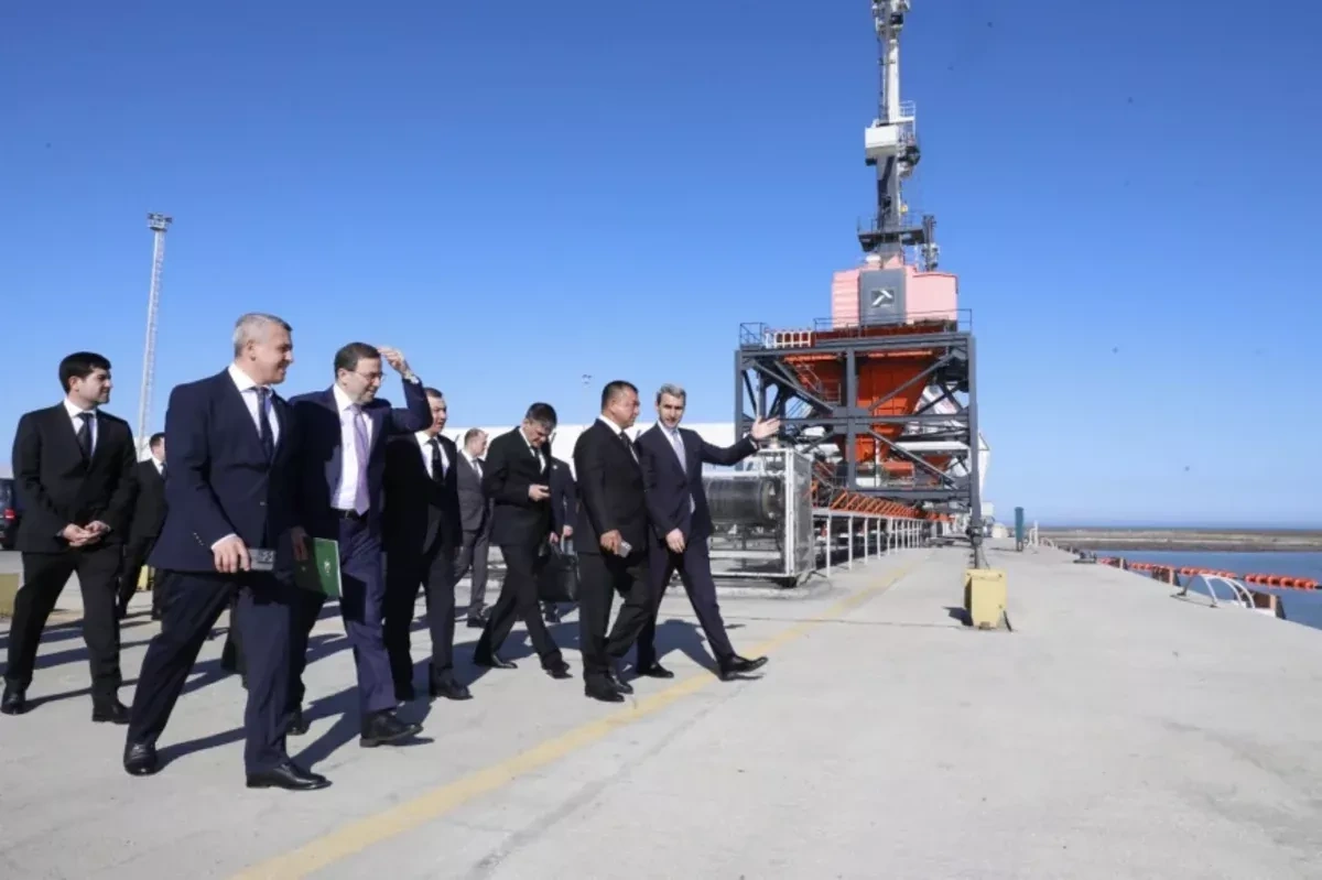 Azerbaijan, Turkmenistan discuss port, transport cooperation Photo