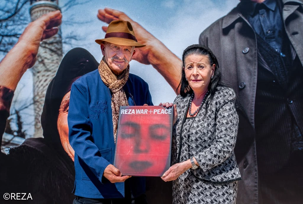 President of Malta visits Reza Deghati's photo exhibition on Khojaly genocide (PHOTO)