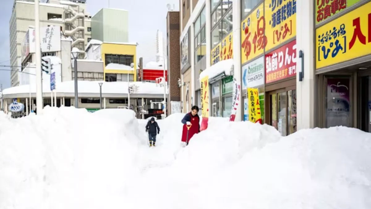 Heavy snowfall claims 35 lives in Japan