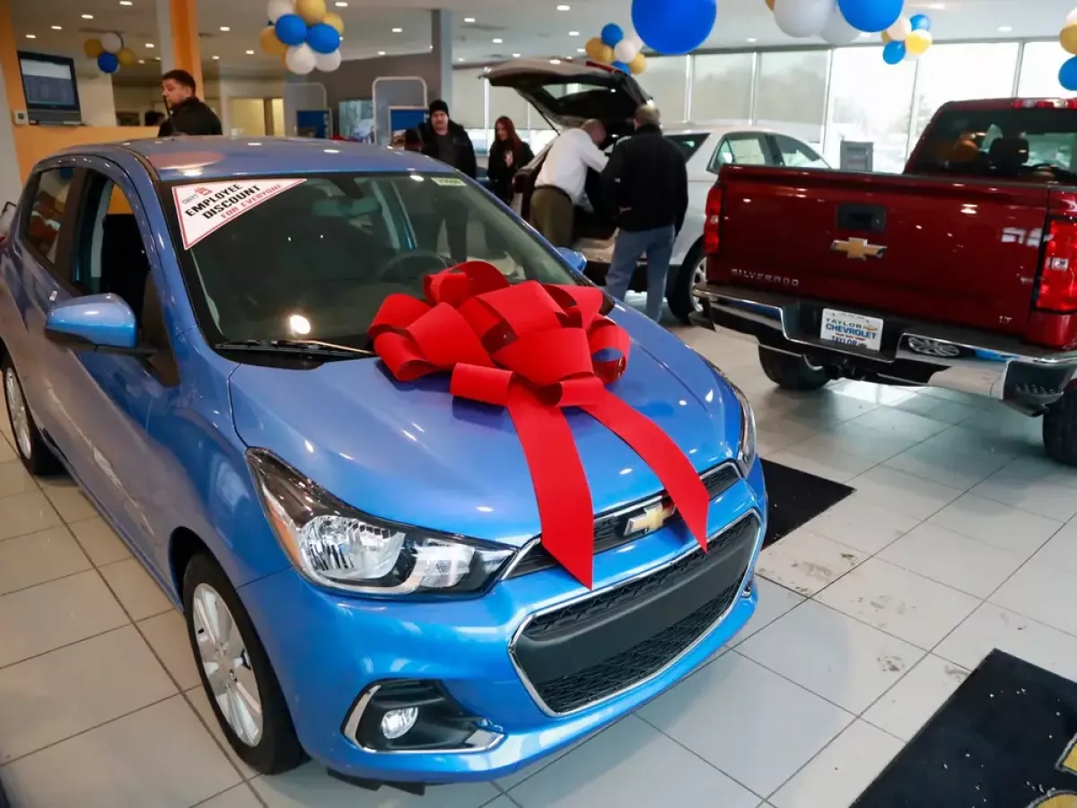 Americans face record-high car prices this holiday season