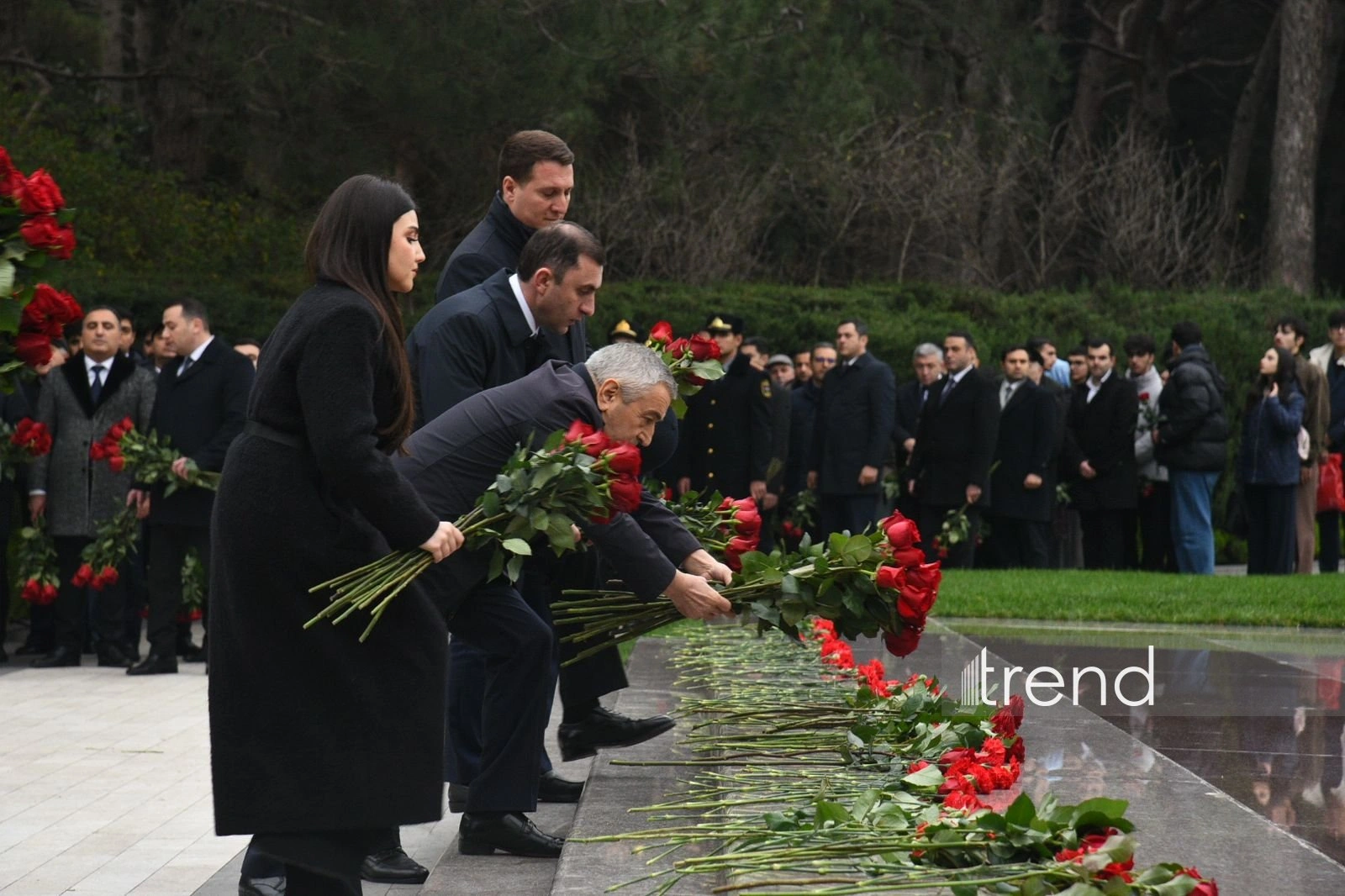 Azerbaijani people commemorate memory of National Leader Heydar Aliyev (PHOTO)