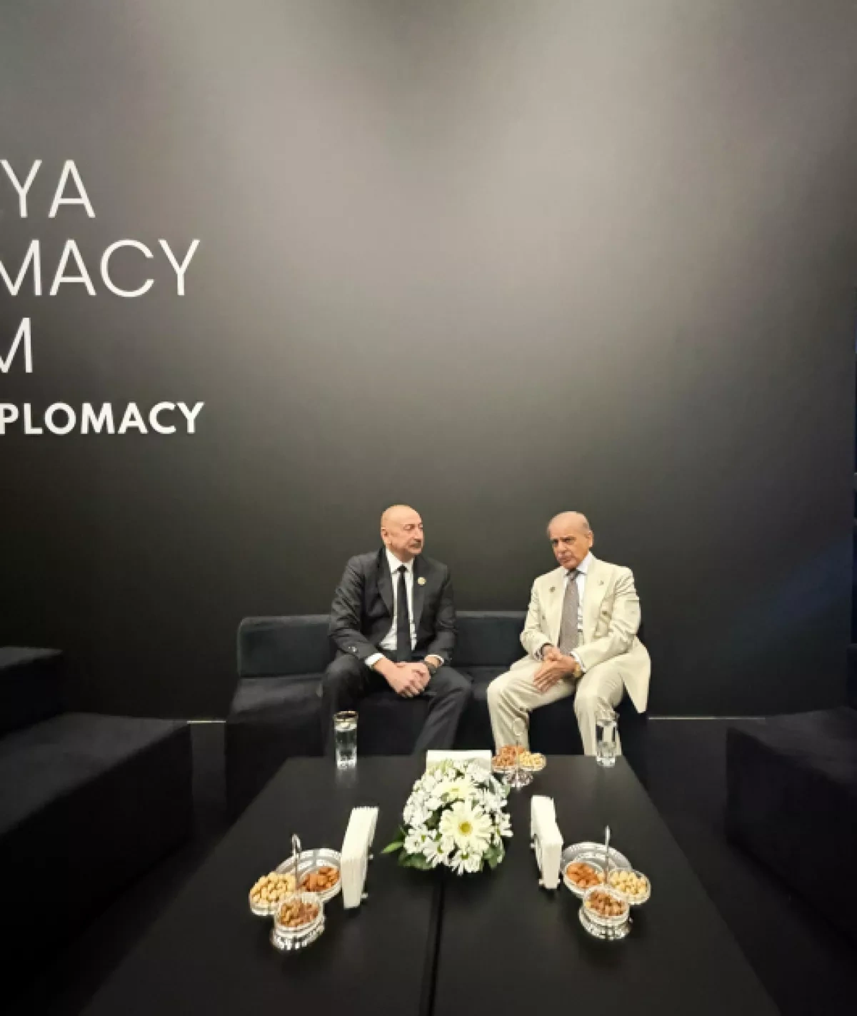 Azerbaijani president, Pakistan’s prime minister hold talks in Antalya PHOTO