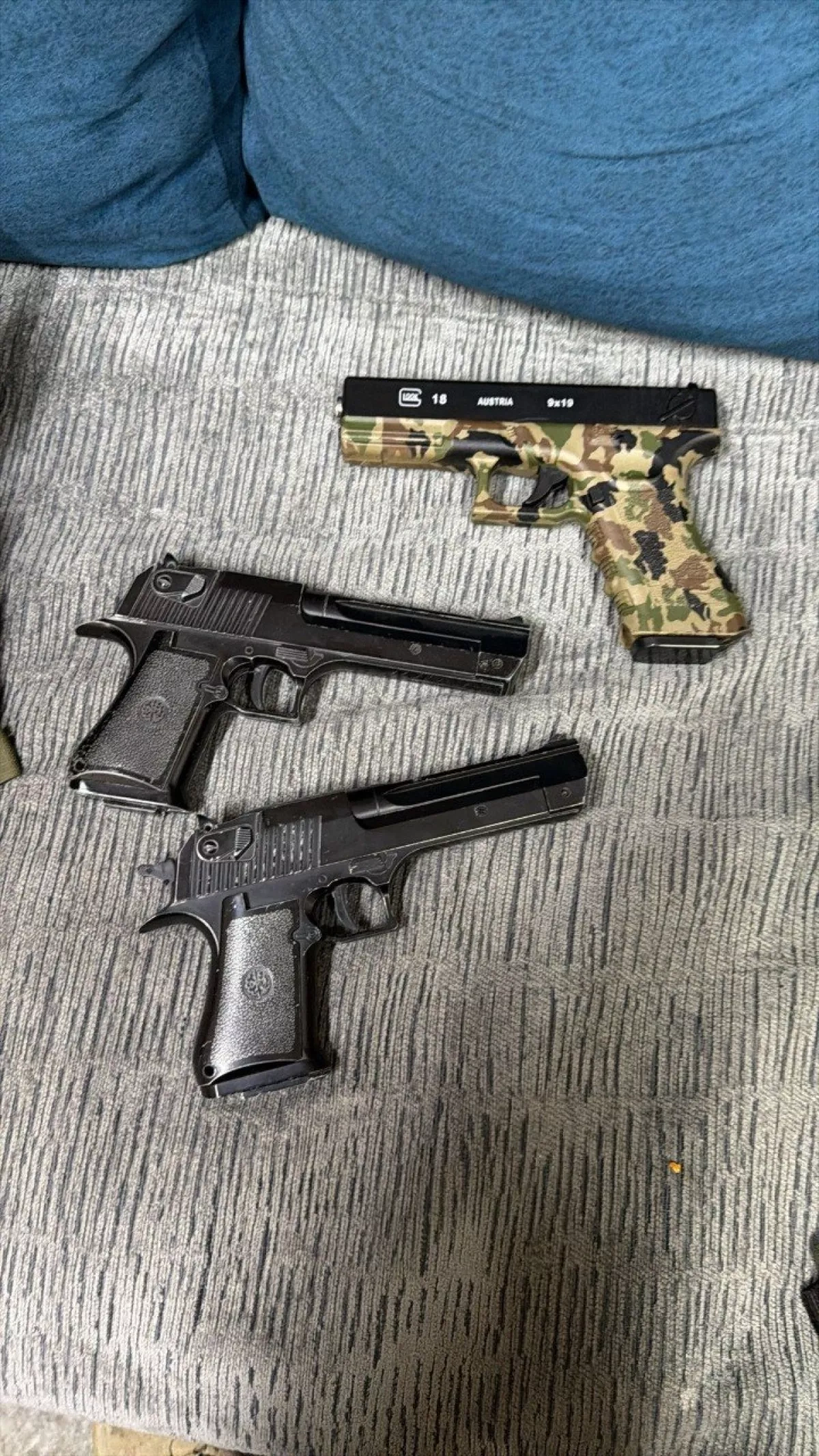 Israeli forces detain six in West Bank raids, seize weapons PHOTO / VIDEO
