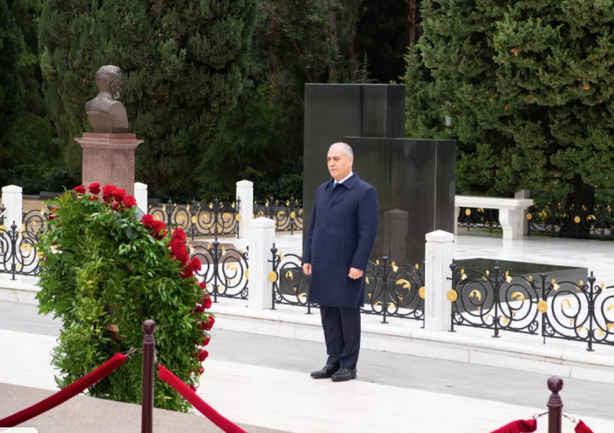 Azerbaijani top officials honour memory of National Leader Heydar Aliyev PHOTO/VIDEO