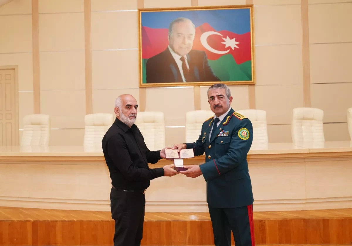 Families of fallen Azerbaijani border guards receive state orders PHOTO
