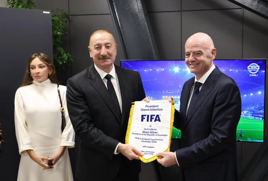 Gianni Infantino presented keepsakes to President Ilham Aliyev (PHOTO)