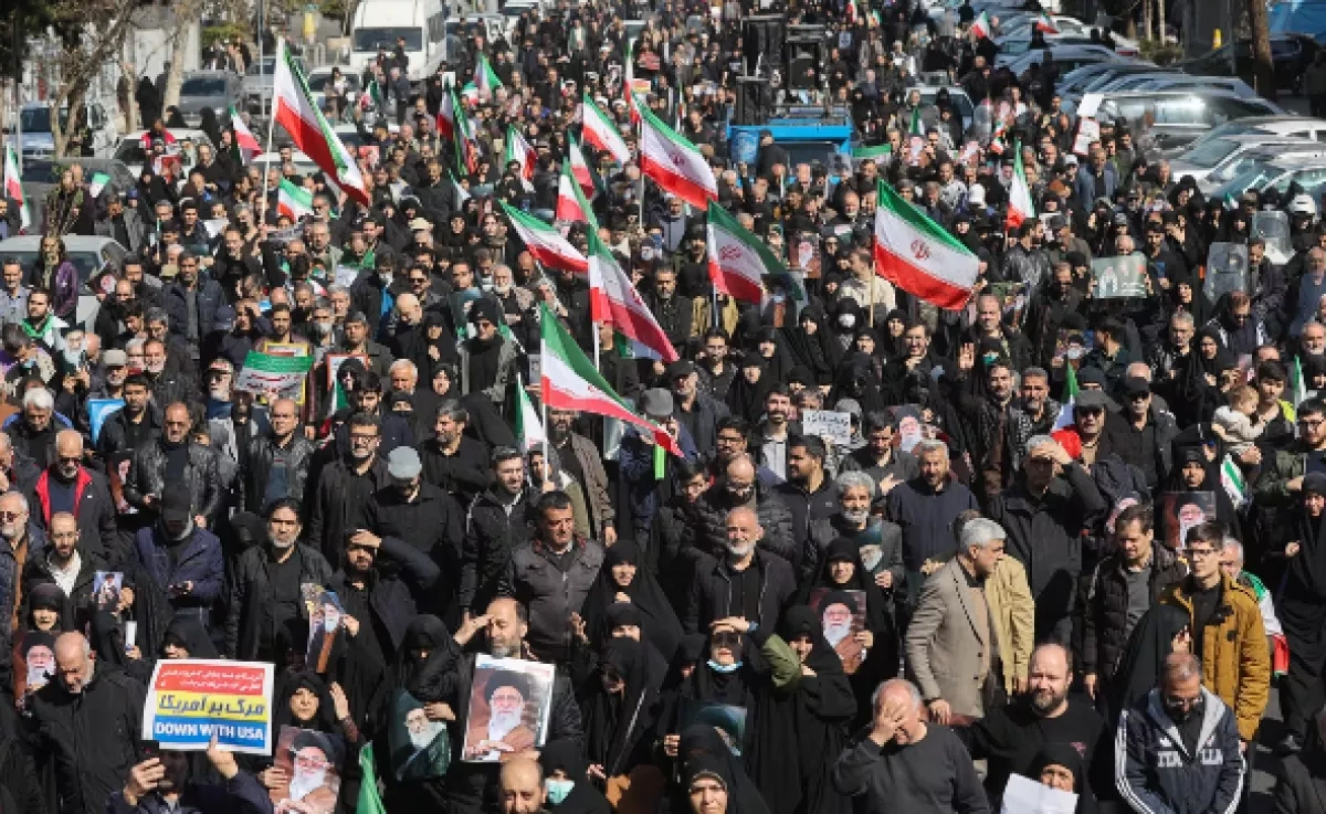 Iranian pro-regime supporters rally in Tehran Photo