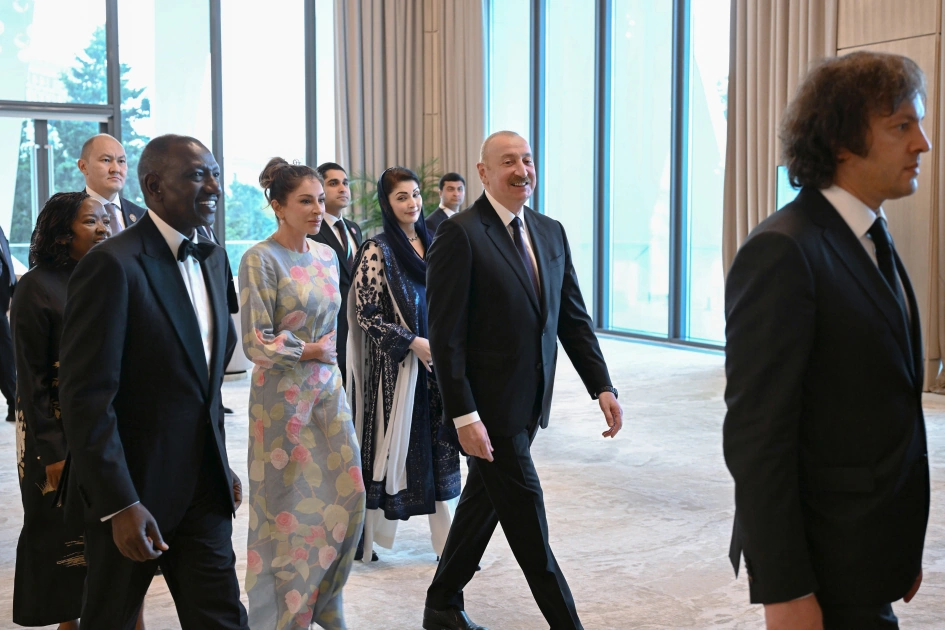President Ilham Aliyev and First Lady Mehriban Aliyeva host official reception in honor of heads of state and delegations participating in WUF13 (PHOTO/VIDEO)