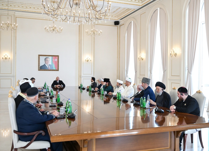 President Ilham Aliyev receives participants of international conferences held in Baku (PHOTO)