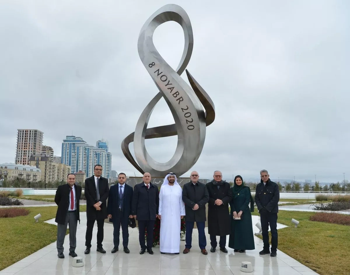 Arab Parliament delegation visits Alley of Honour, Victory Park in Baku PHOTO